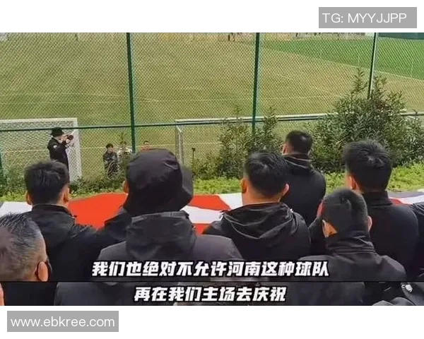 足球明星意外绊倒孩子引发热议家长和球迷反应各异 足球明星意外绊倒孩子引发热议家长和球迷反应各异