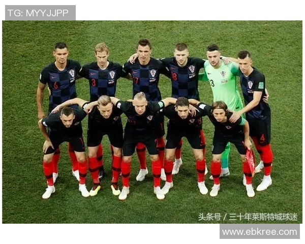 非裔足球明星的辉煌成就与历史地位排名分析与回顾 非裔足球明星的辉煌成就与历史地位排名分析与回顾